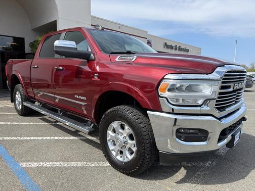 2020 RAM 2500 Laramie Crew Cab 4x4 6'4' Box
