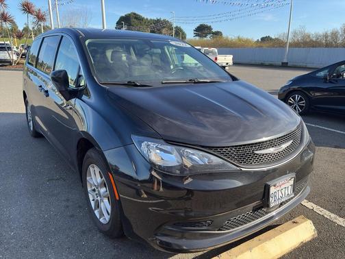 2022 Chrysler Voyager LX