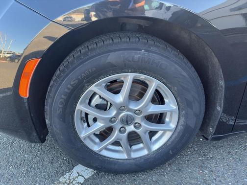 2022 Chrysler Voyager LX