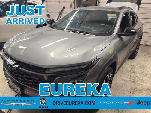 Sterling Gray Metallic 2024 Chevrolet Trax FWD 2RS