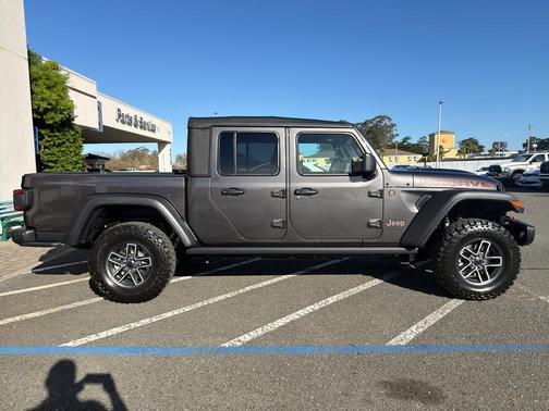 2026 Jeep Gladiator Mojave 4x4
