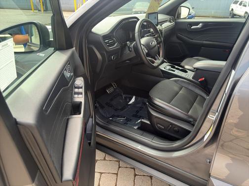 Carbonized Gray Metallic 2024 Ford Escape ST-Line