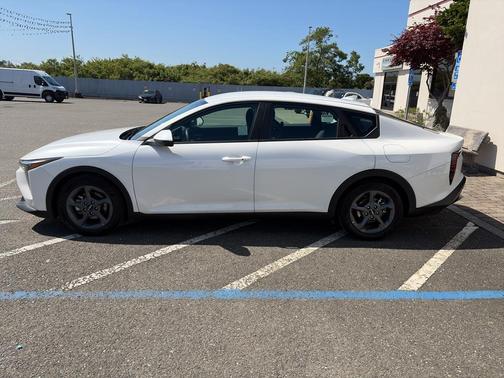 Snow White Pearl 2025 Kia K4 LXS