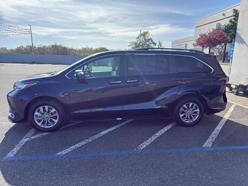 2023 Toyota Sienna XLE