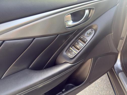 2015 INFINITI Q50 Base