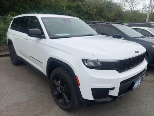 Bright White Clearcoat 2023 Jeep Grand Cherokee L Altitude