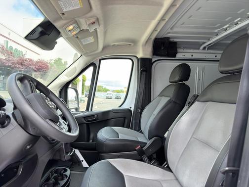 Bright White Clearcoat 2025 RAM ProMaster 2500 Tradesman