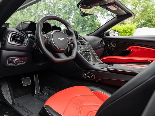 2022 Aston Martin DBS Superleggera
