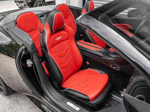 2022 Aston Martin DBS Superleggera