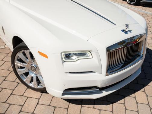 2016 Rolls-Royce Dawn Base