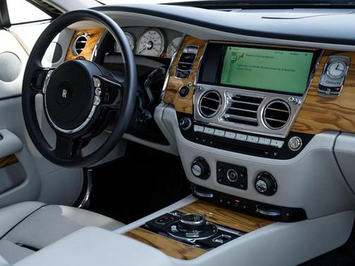 2016 Rolls-Royce Dawn Base