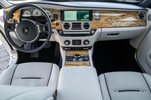 2016 Rolls-Royce Dawn Base