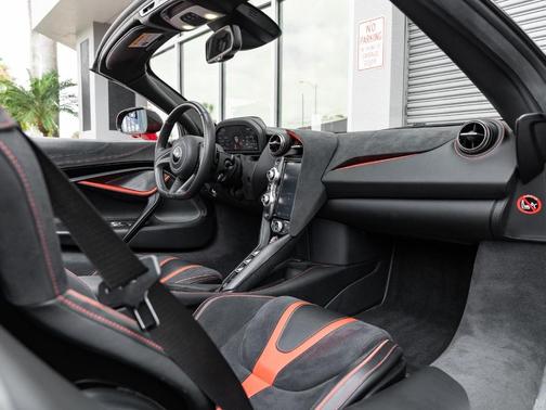 2020 McLaren 720S 