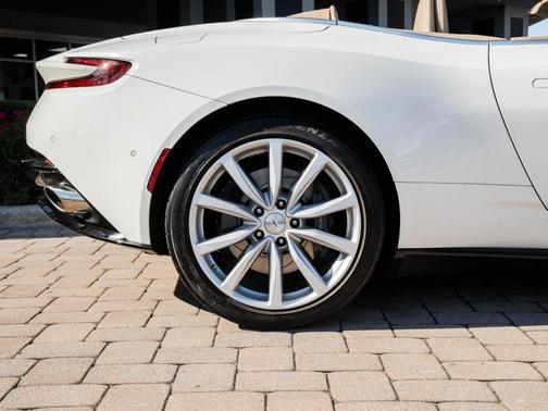 2019 Aston Martin DB11 Volante