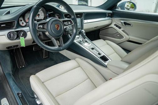 2017 Porsche 911 Carrera