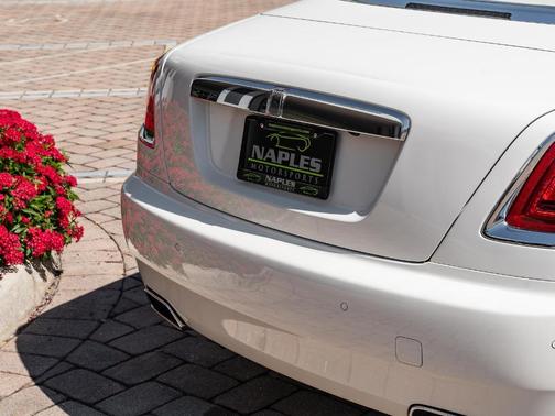 English White 2017 Rolls-Royce Dawn