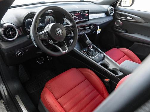 Metallic 2026 Alfa Romeo Tonale Base
