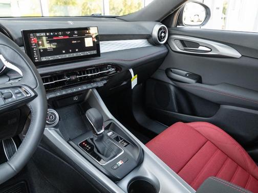 2026 Alfa Romeo Tonale Base