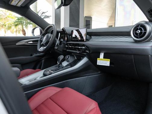 2026 Alfa Romeo Tonale Base