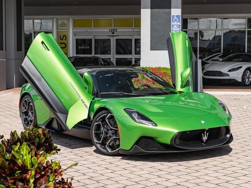 HYPERGREEN SOLID 2023 Maserati MC20 Cielo