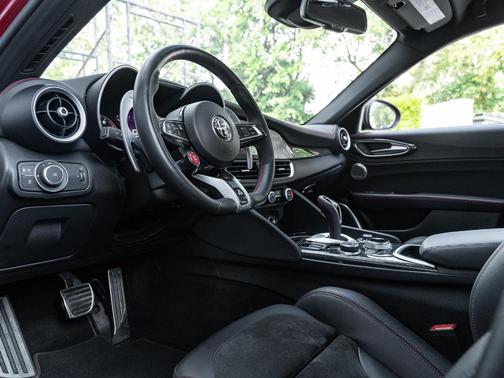 2020 Alfa Romeo Giulia Quadrifoglio