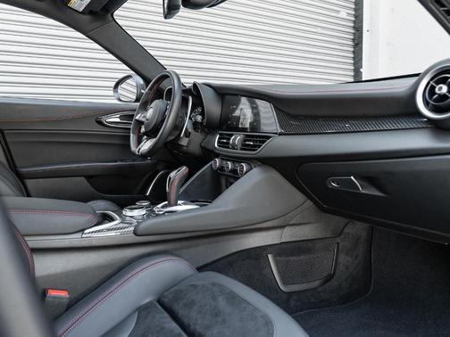 2020 Alfa Romeo Giulia Quadrifoglio