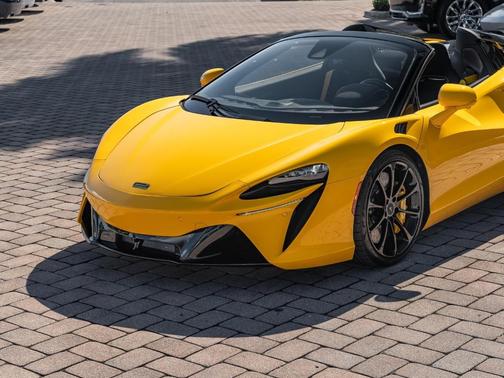 2025 McLaren Artura TechLux