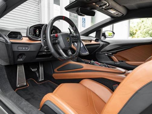 2024 Lamborghini Revuelto Base
