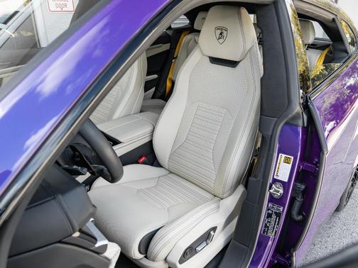 2025 Lamborghini Urus SE