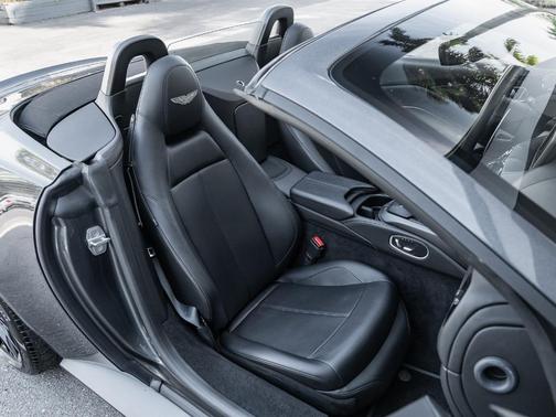 2021 Aston Martin Vantage Base