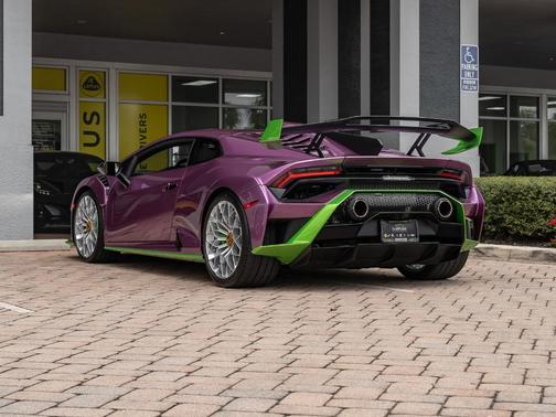 2023 Lamborghini Huracan STO Base