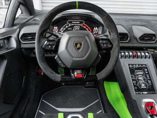 2023 Lamborghini Huracan STO Base
