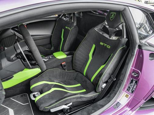 2023 Lamborghini Huracan STO Base