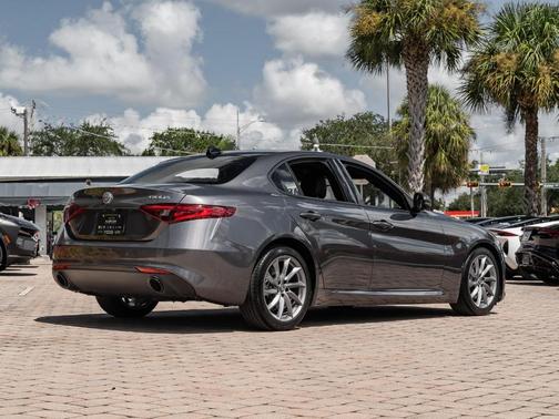 2023 Alfa Romeo Giulia Base