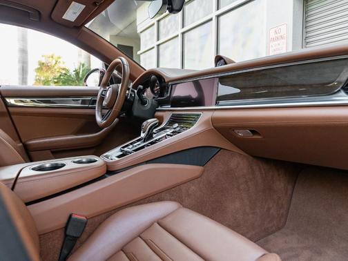 2023 Porsche Panamera 4