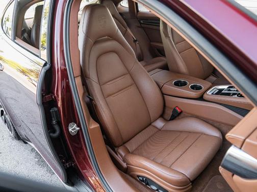 2023 Porsche Panamera 4