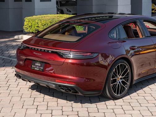 2023 Porsche Panamera 4
