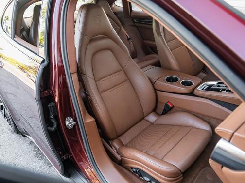 2023 Porsche Panamera 4