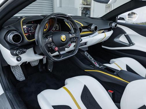 2021 Ferrari 812 GTS 