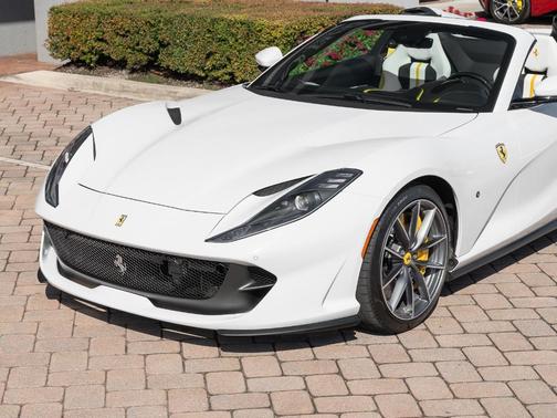 2021 Ferrari 812 GTS 