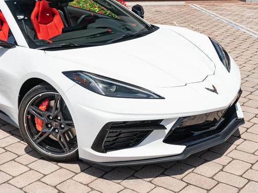 Arctic White 2023 Chevrolet Corvette Stingray w/2LT