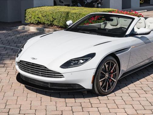 2022 Aston Martin DB11 Volante