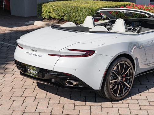2022 Aston Martin DB11 Volante