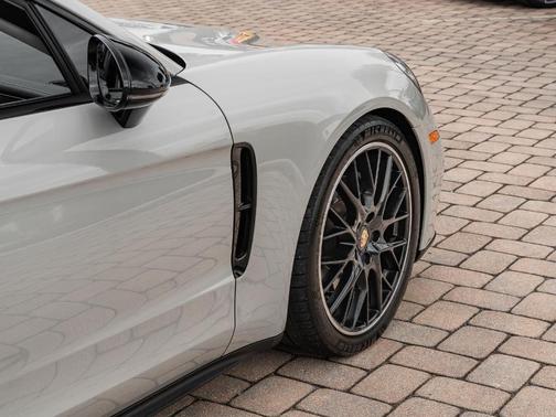 2022 Porsche Panamera 
