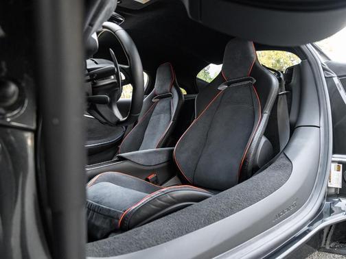 2025 McLaren Artura Base