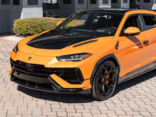 2023 Lamborghini Urus Performante