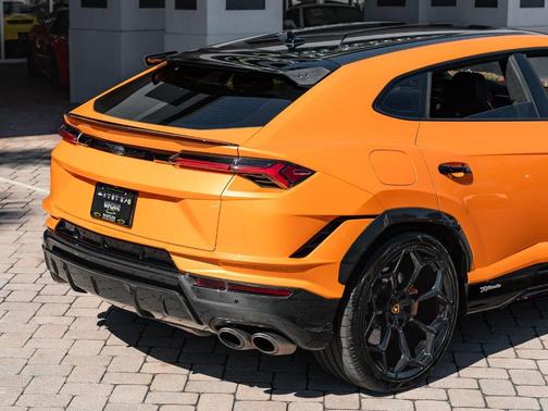 2023 Lamborghini Urus Performante