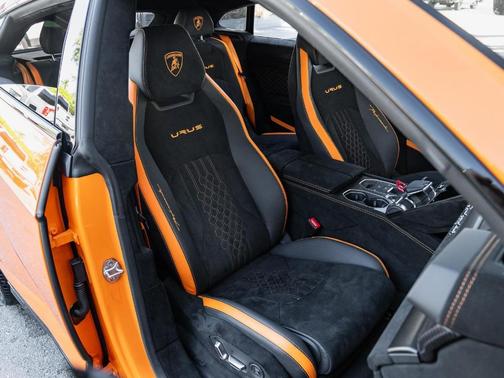 2023 Lamborghini Urus Performante