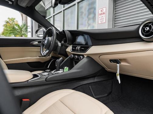 2023 Alfa Romeo Giulia Lusso