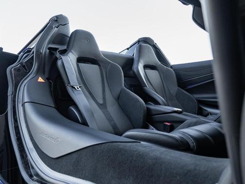 2024 McLaren 750S Base